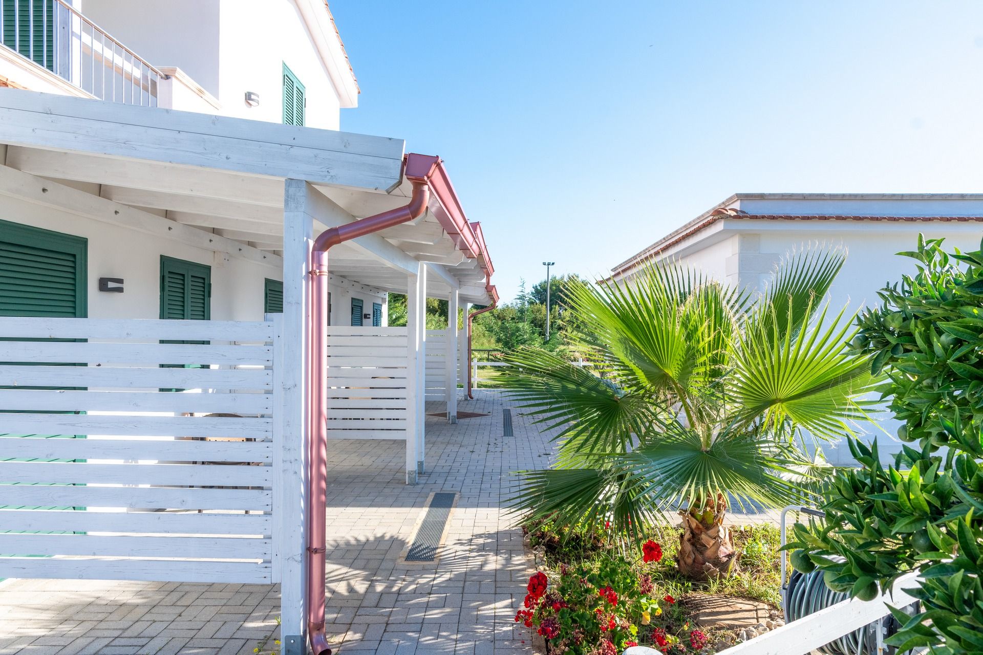 porticato esterno del B&B Duccio a Mare per vacanze estive a Vieste vicino alla Baia di Scialmarino