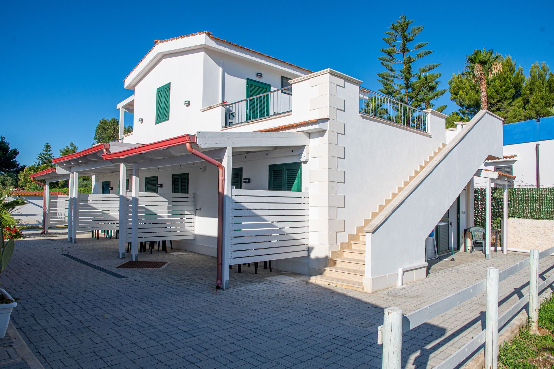 esterno del Bed and Breakfast Duccio a Mare immerso nel verde a pochi passi dal mare di Vieste
